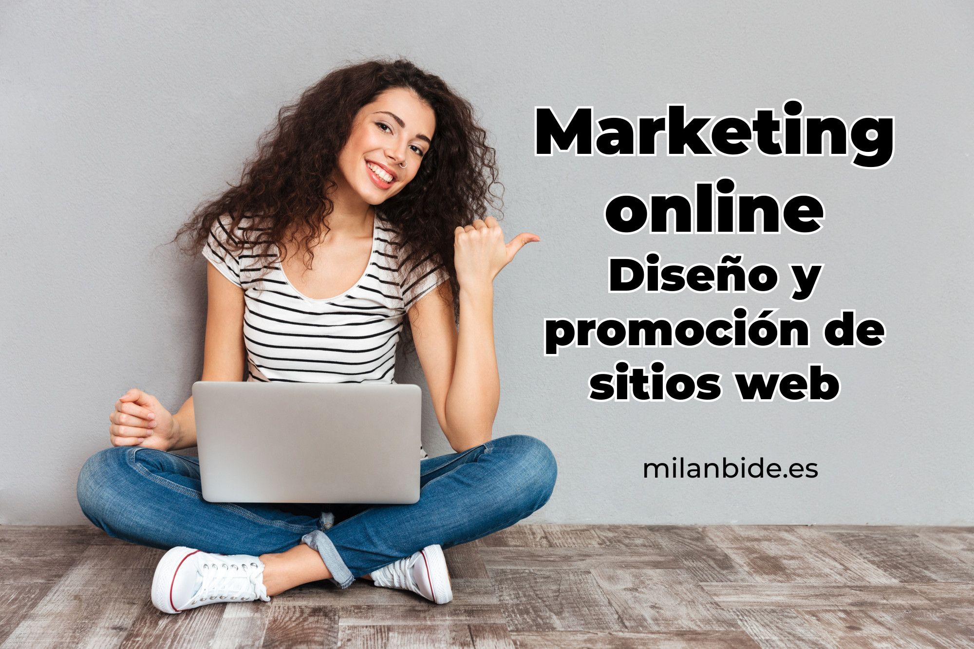 Mujer realizando el curso de Marketing on line: diseño y promoción de sitios web